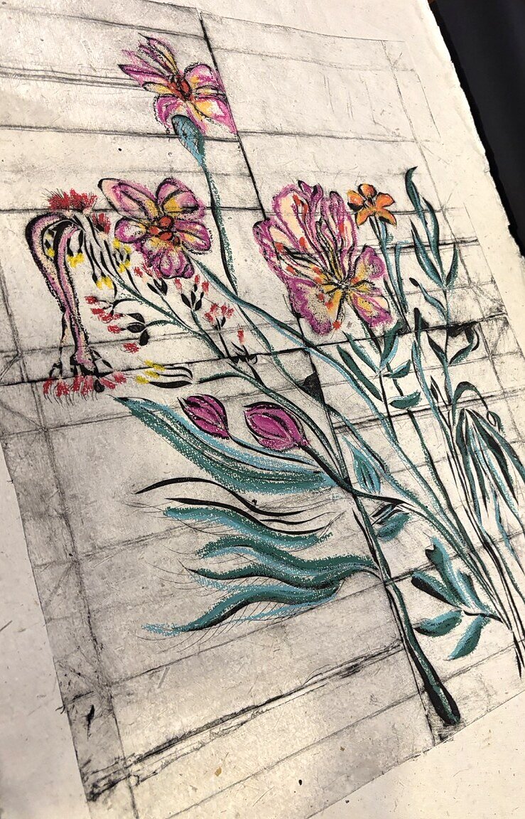 Mapa del crecimiento: grabado sobre papel con óleo pastel, flores en rosa y naranja